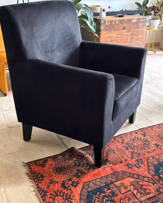 Poltrona in velluto nero – Elegante e comoda