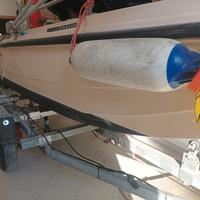 trimarano tutto accessoriato x la pesa motore Merc