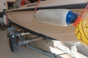 trimarano tutto accessoriato x la pesa motore Merc