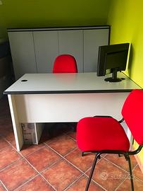 postazione scrivania per ufficio