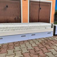 letto e comodino 