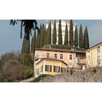Casa indipendente con giardino. Due appartamenti