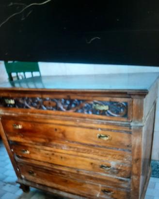 Cassettone antico arte povera
