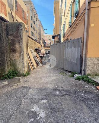 MAGAZZINO A GENOVA