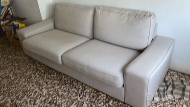 Divano moderno, condizioni ottime color grigio