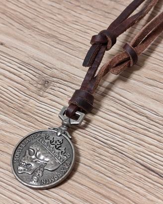 Collana gotica vintage con medaglia stile dark