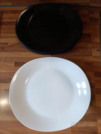 Set di piatti e bicchieri in plastica 