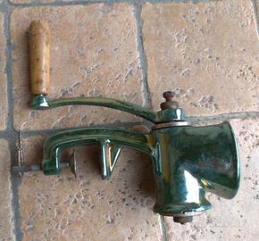Antico Tritacarne Banco Manovella Smaltato Vintage