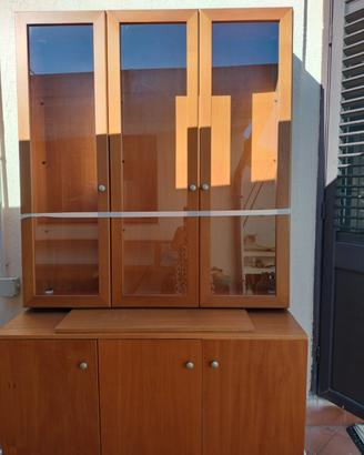Credenza da cucina con vetrina