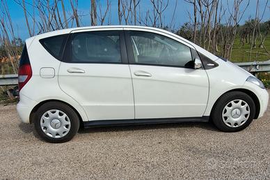 Mercedes Benz GPL colore bianco