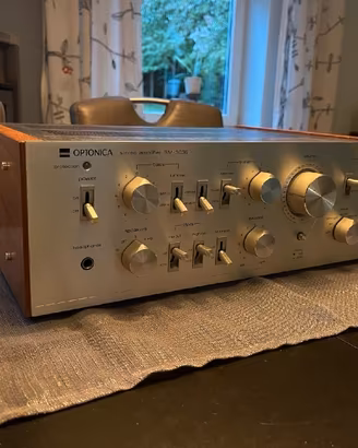 Amplificatore Optonica SM-3636 con fianchi in teak