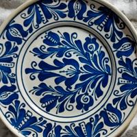 Piatto in ceramica decorata da muro 