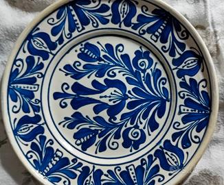 Piatto in ceramica decorata da muro 