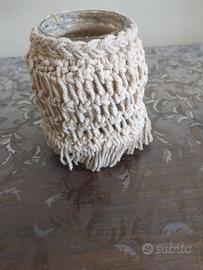 vasetto fatto a macramè 