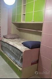 Cameretta con armadio ad angolo