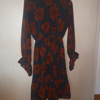 vestito a fiori a manica lunga