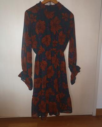 vestito a fiori a manica lunga