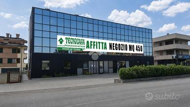 NEGOZIO A PADERNO DUGNANO
