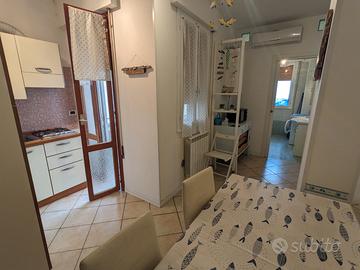 Vista mare con 5 p.letto, 2 camere e p.auto