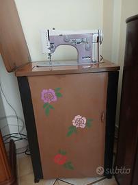 macchina da cucire con mobiletto