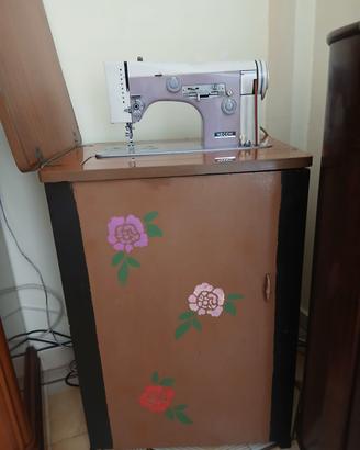macchina da cucire con mobiletto