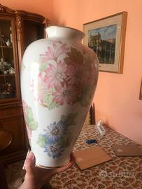 Vaso con fili in oro