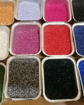 pallini in plastica colorati per hobby 