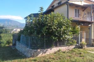 Stupenda villa su due livelli piu mansarda in un p