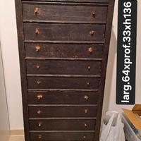 Mobile in legno con cassetti