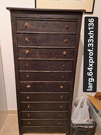 Mobile in legno con cassetti