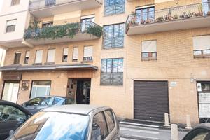 Locale comm.le alle spalle delle Poste centrali