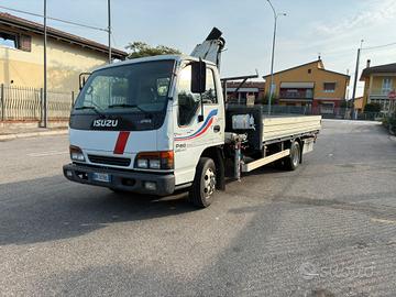 M158 - Isuzu patente C con gru 23 q 133000 km