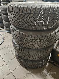 4 gomme con cerchi Bridgestone invernali Nissan