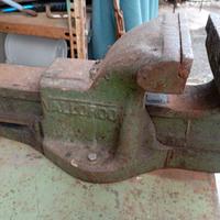 banco da lavoro con morsa