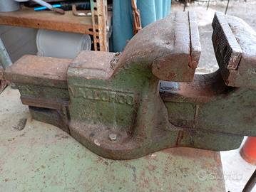 banco da lavoro con morsa