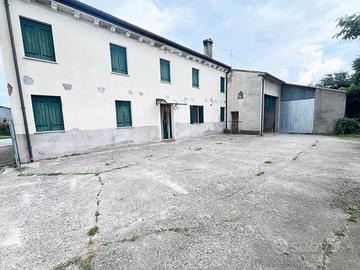 Immobile residenziale con deposito