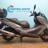 Kymco X-Town 300 I con ABS e bauletto in tinta
