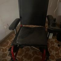 Carrozzina elettrica pieghevole per uso interno