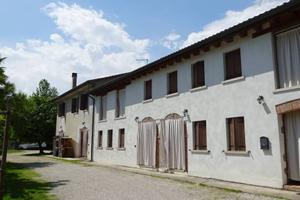 Rustico / Casale di 300 m² con più di 5 locali a V