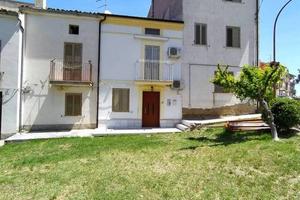 Casa indipendente di 148 m² con 3 locali e box aut