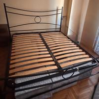 Letto matrimoniale ferro battuto e rete a doghe