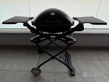 Barbecue Weber Q2200 con supporto e accessori