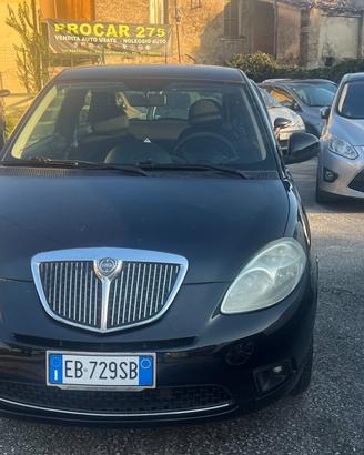 Lancia Ypsilon 1.3 MJT 75 CV Platino* ok neopatent