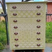 Cassettiera stile nordico dipinta a mano