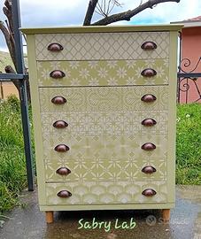 Cassettiera stile nordico dipinta a mano