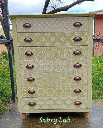 Cassettiera stile nordico dipinta a mano