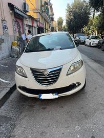 Lancia y