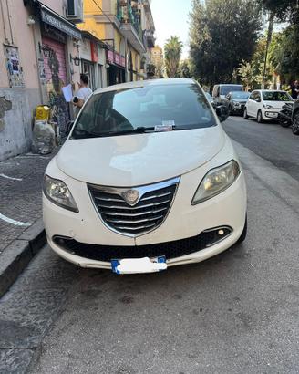Lancia y