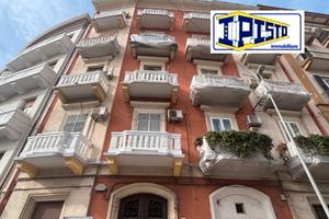 Trivani più accessori mobiliato