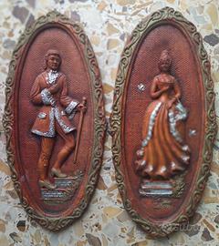 Coppia di quadri in bassorilievo in gesso